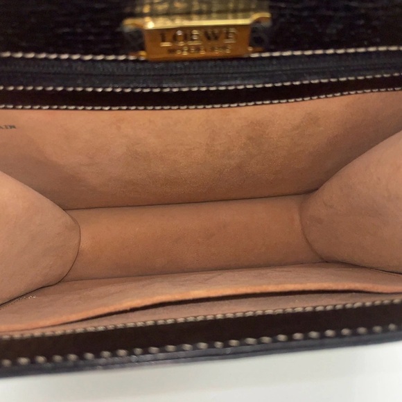 ✨🛍️ Loewe Black Leather Barcelona Handbag - Picture 9 of 11